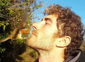 Featured Bird Watcher: Adam Olliver Adam Olliver and robin